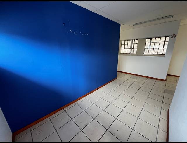 183M² OFFICE TO LET IN PAARDEN EILAND